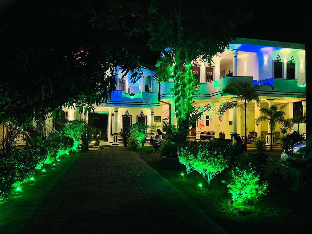 Hotel River Front Tissamaharama Exterior photo