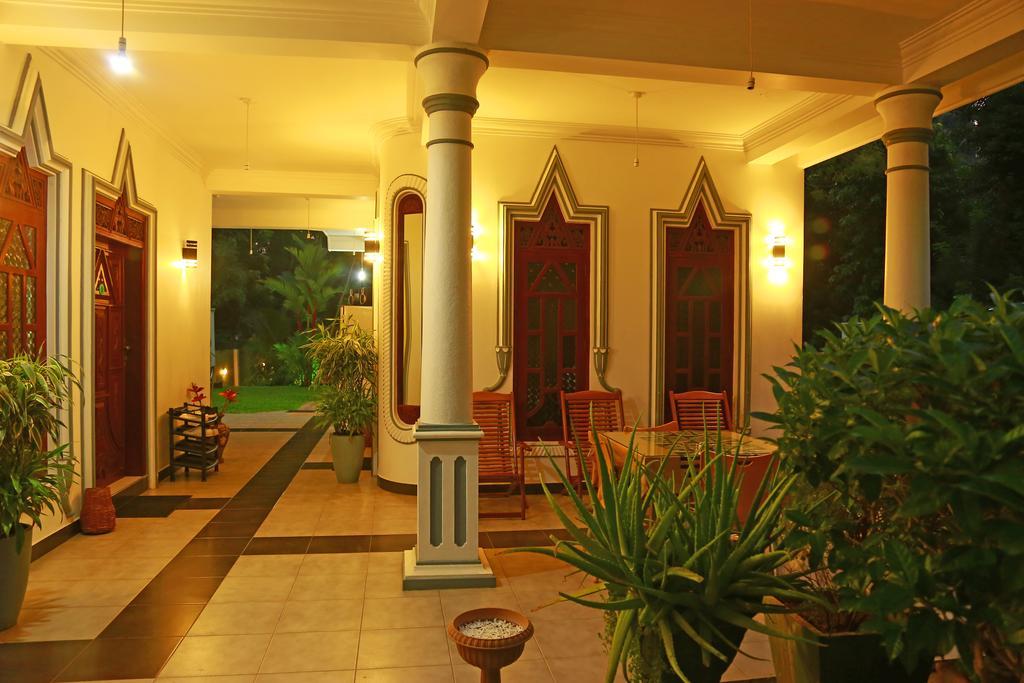 Hotel River Front Tissamaharama Exterior photo
