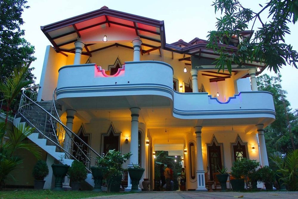 Hotel River Front Tissamaharama Exterior photo