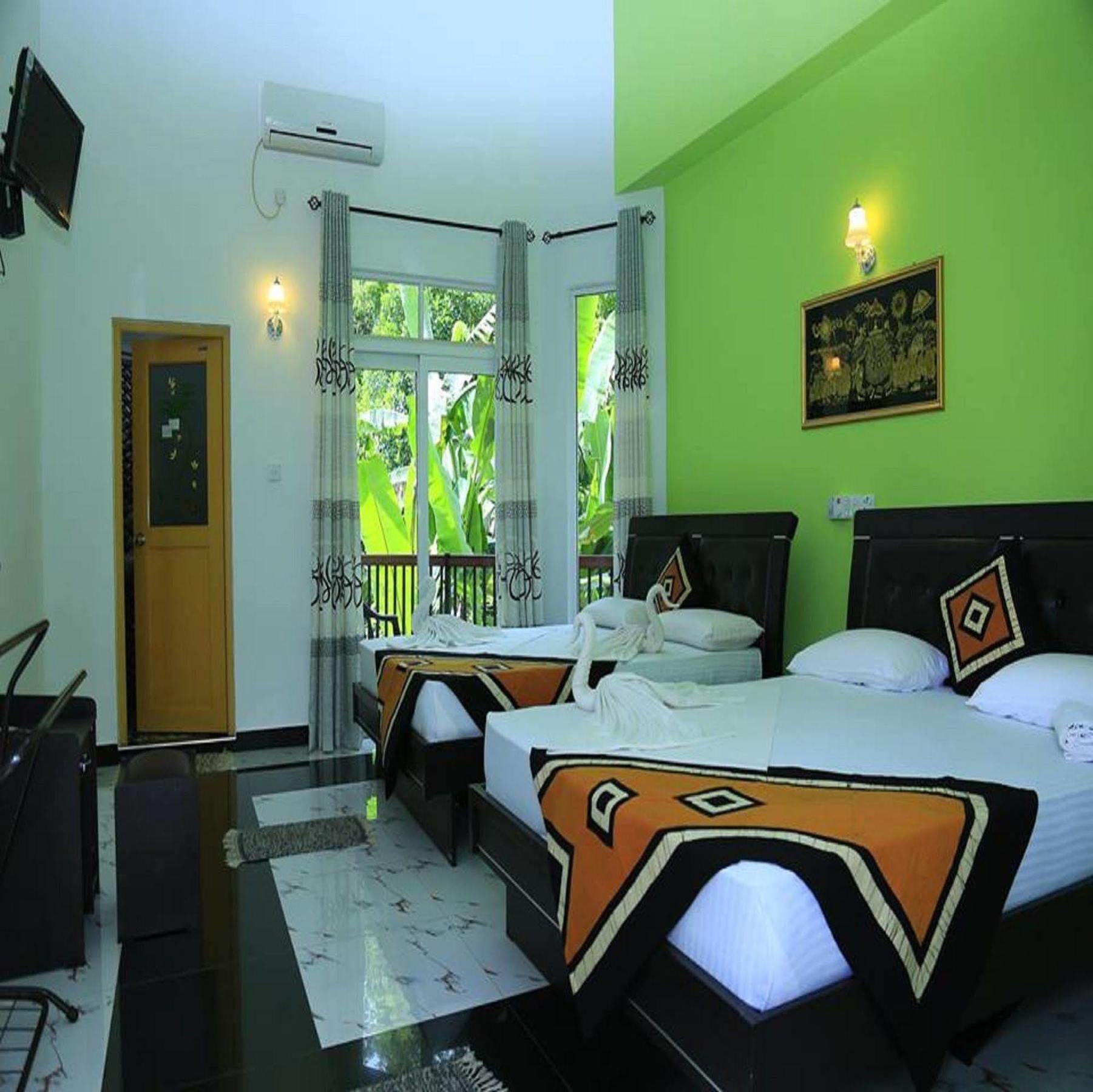 Hotel River Front Tissamaharama Exterior photo