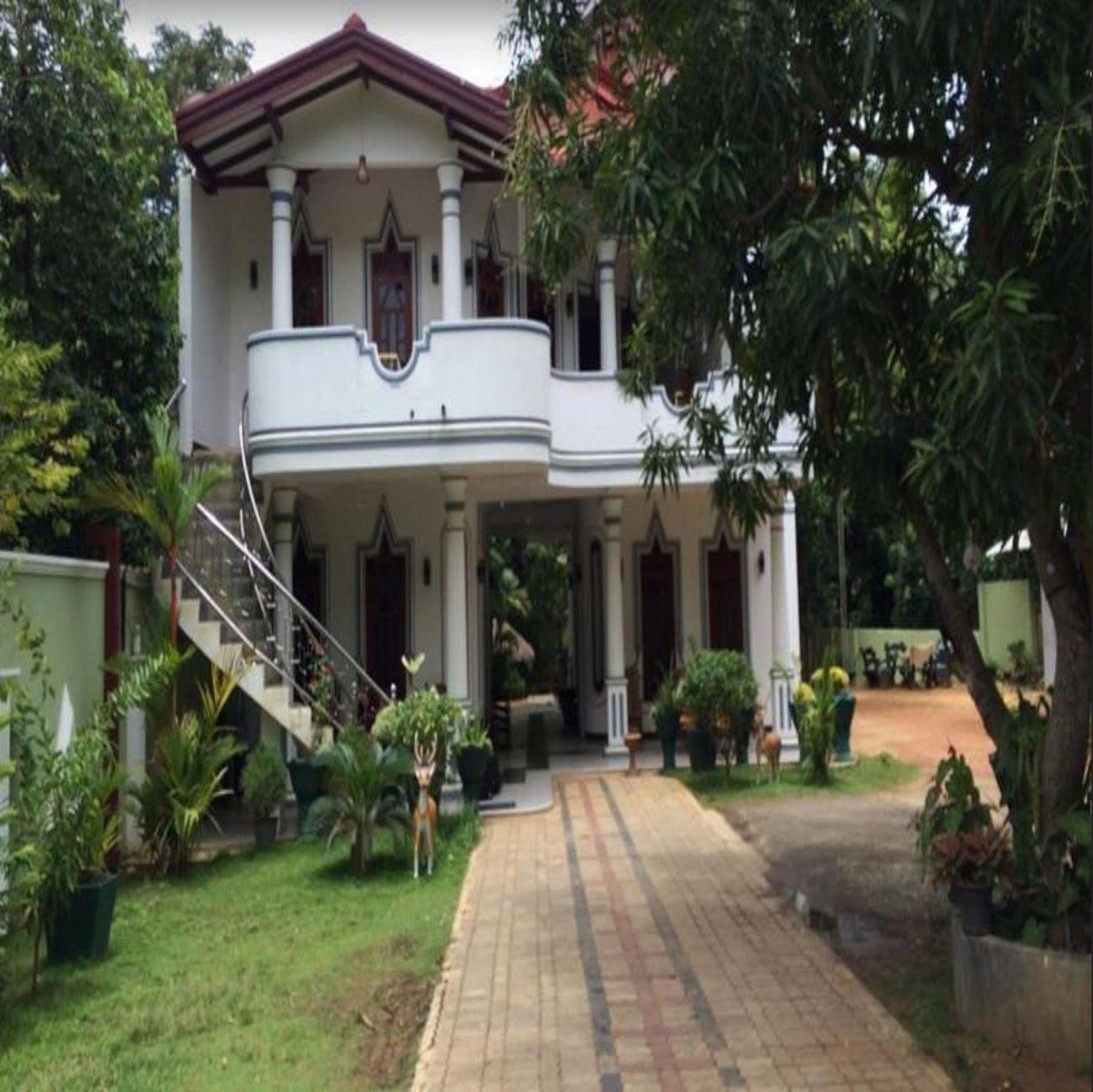 Hotel River Front Tissamaharama Exterior photo