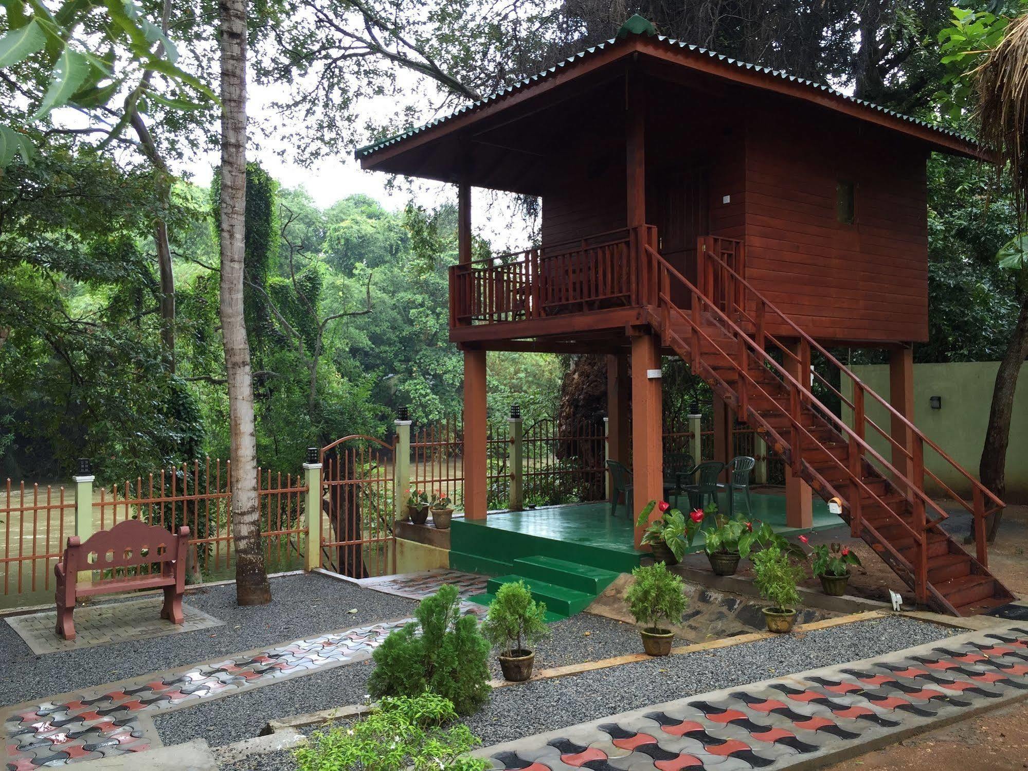 Hotel River Front Tissamaharama Exterior photo