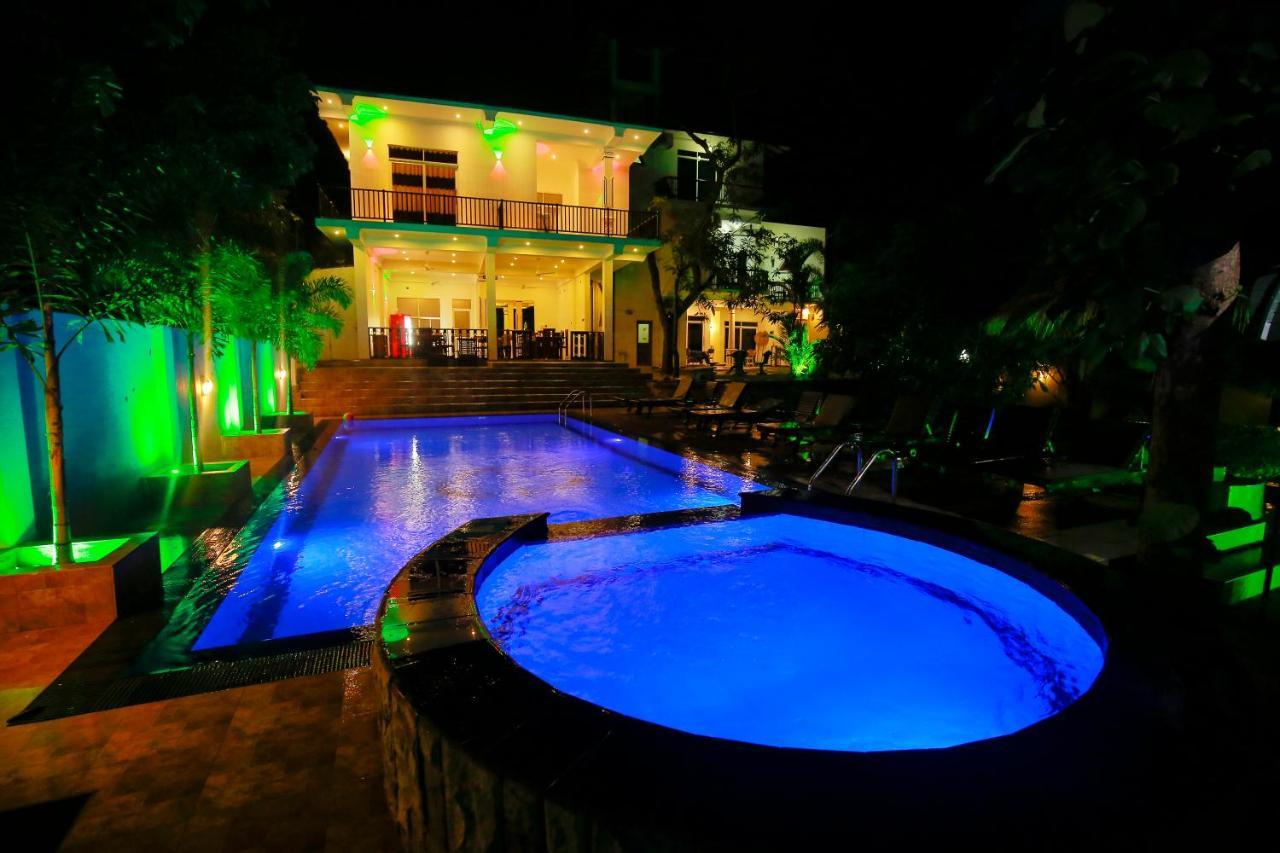 Hotel River Front Tissamaharama Exterior photo