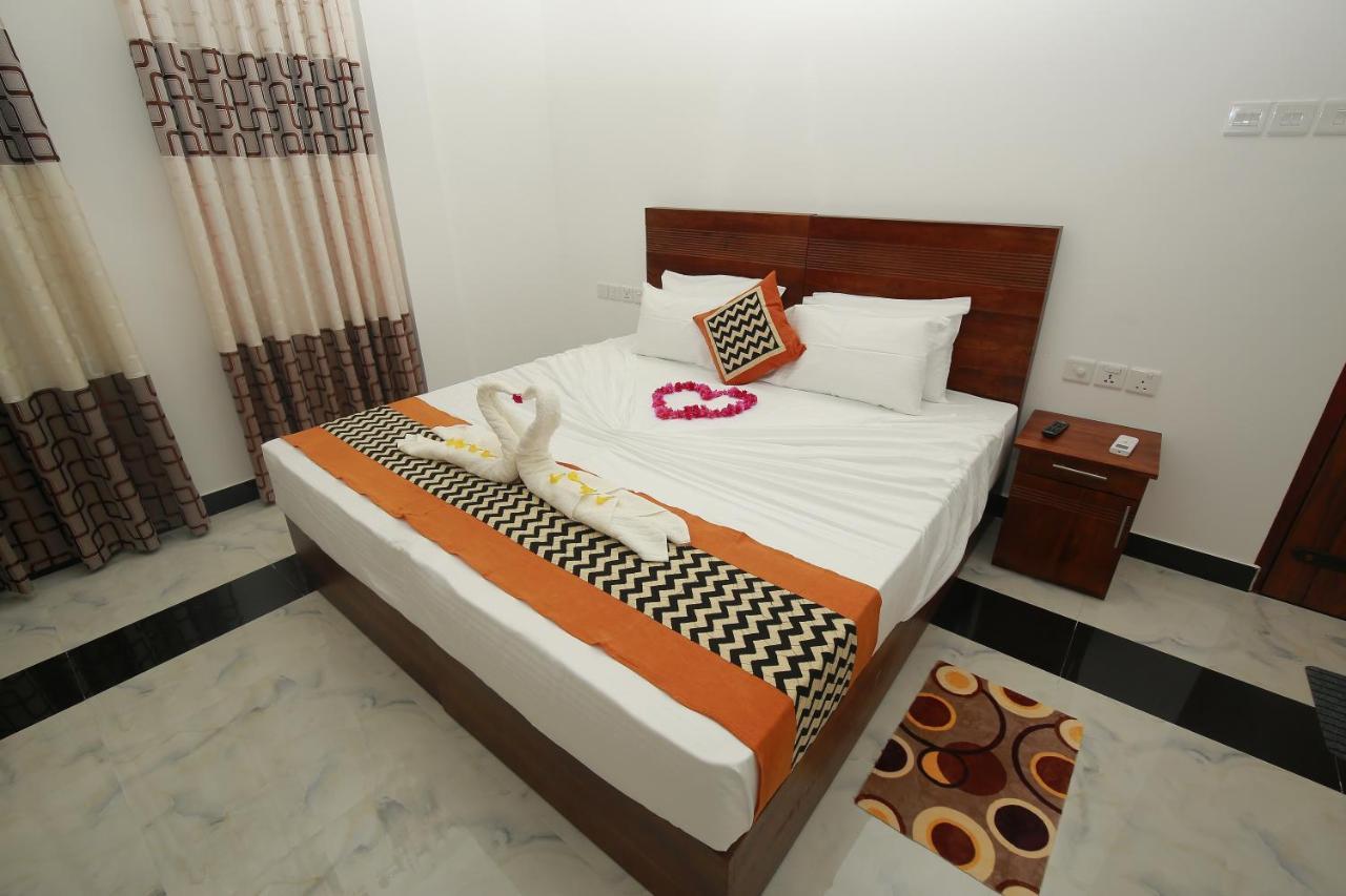 Hotel River Front Tissamaharama Exterior photo