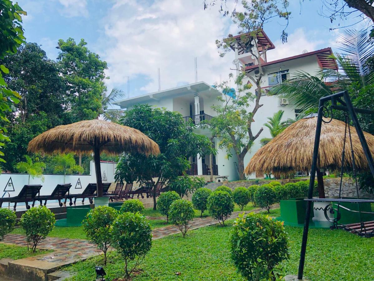 Hotel River Front Tissamaharama Exterior photo