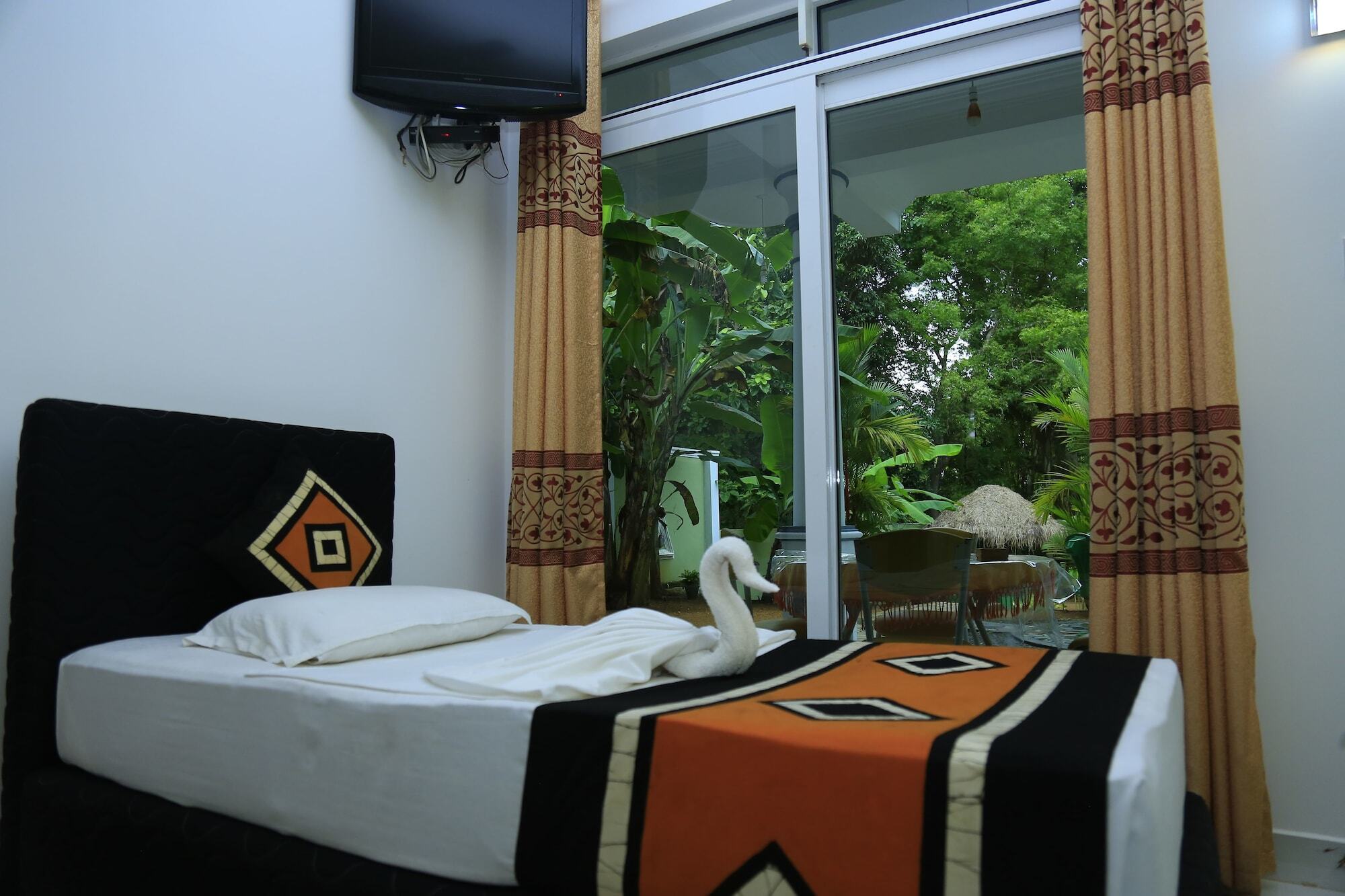 Hotel River Front Tissamaharama Exterior photo